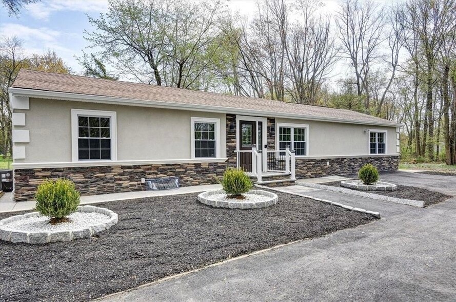 Building Photo - 466 Old Georges Rd