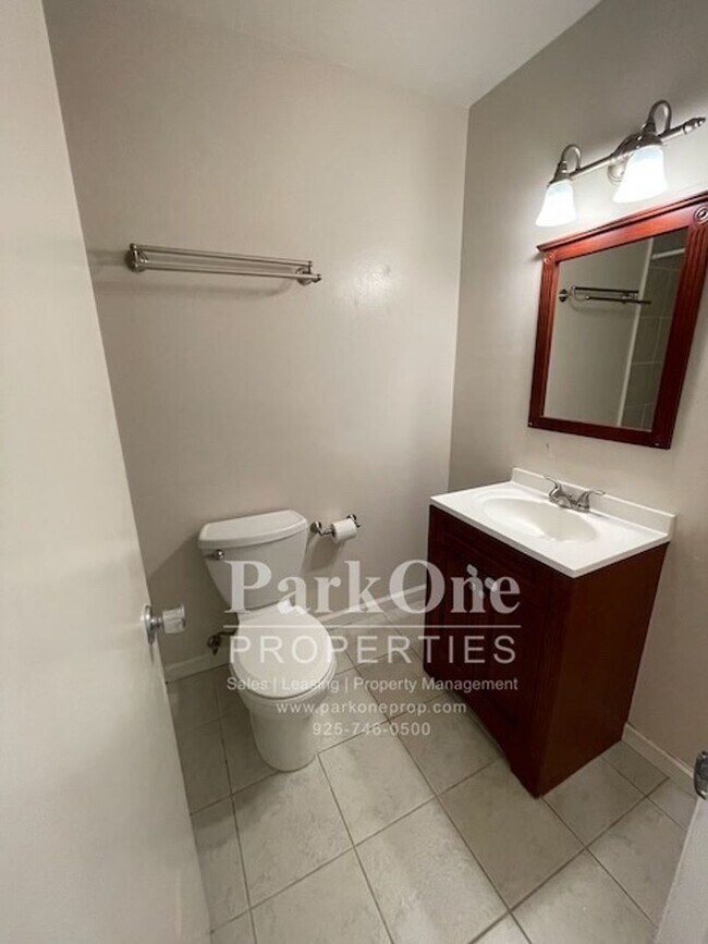 Building Photo - Spacious Condo Near Downtown Walnut Creek ...