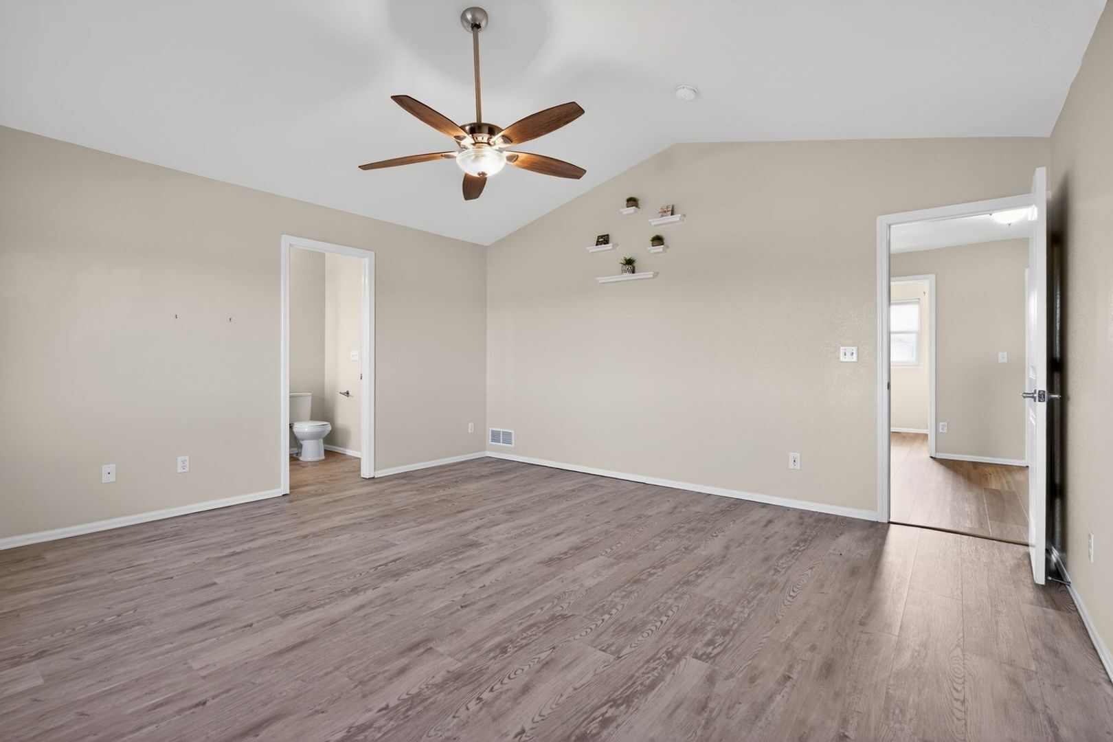 Building Photo - 10202 Silver Stirrup Dr