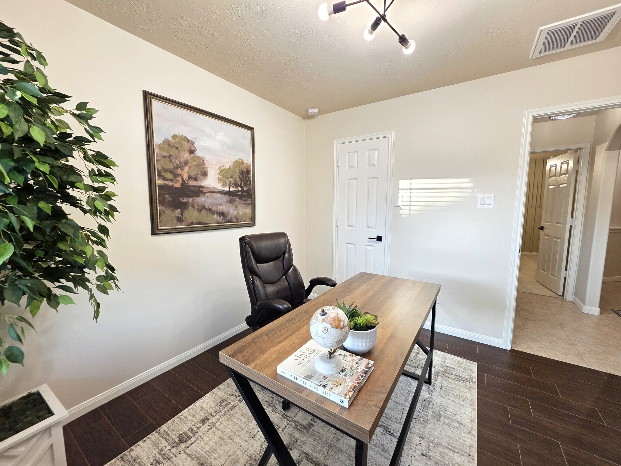 Building Photo - 15434 Kaston Dr