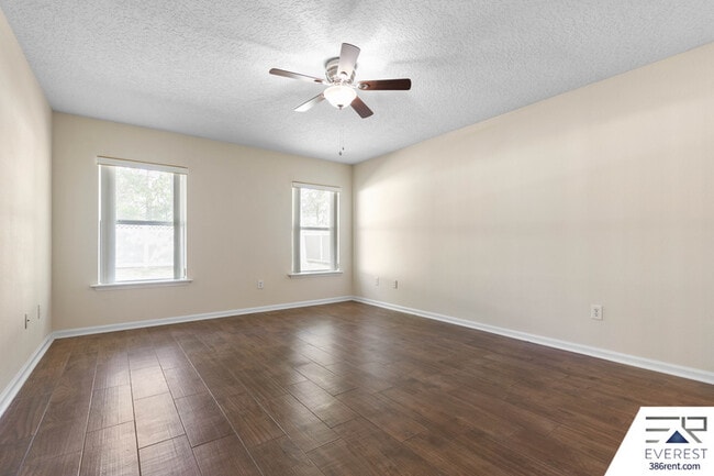 Building Photo - 9 Waywood Pl