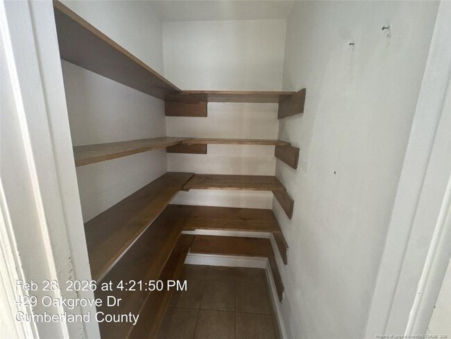 Building Photo - 429 Oakgrove Dr