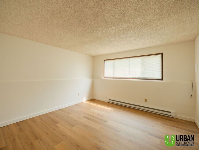 Building Photo - 13211 E Skyview Ave