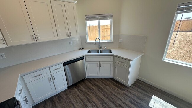 Building Photo - Coyote Run Duplexes