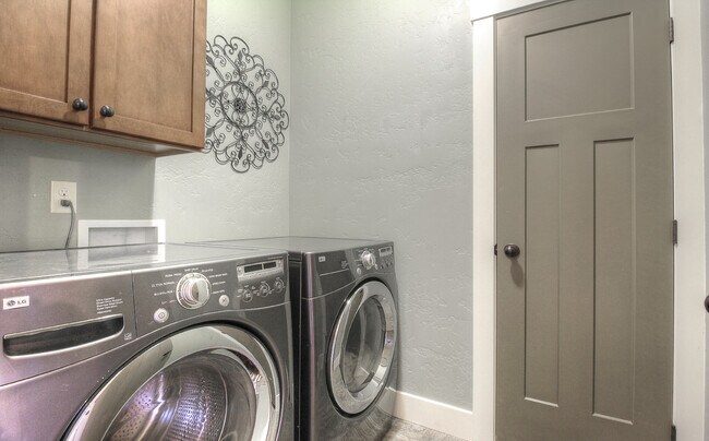 Building Photo - 1262 E Lone Shore Dr