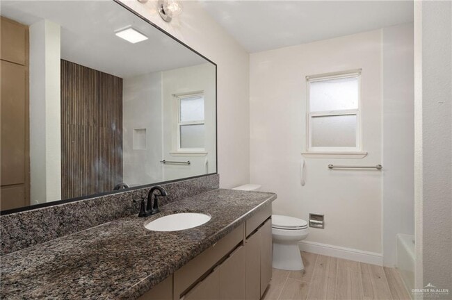 Building Photo - 19 Fern Ave W