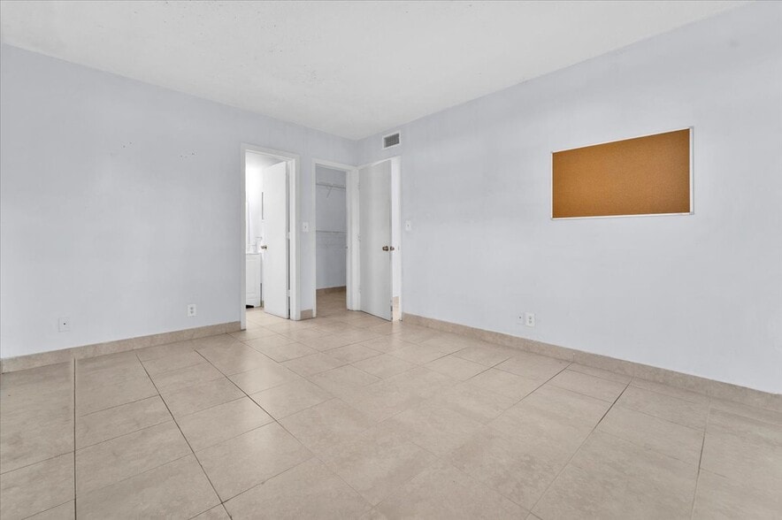 Building Photo - 374 Sunshine Dr