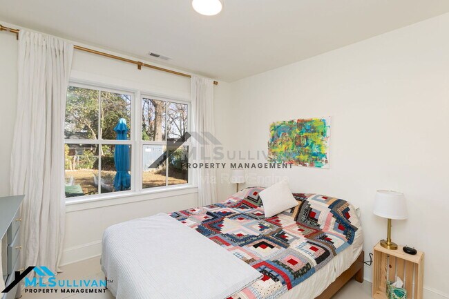 Building Photo - 1803 Hillcrest Dr