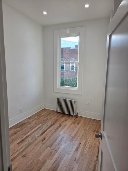 Building Photo - 2377 32nd St