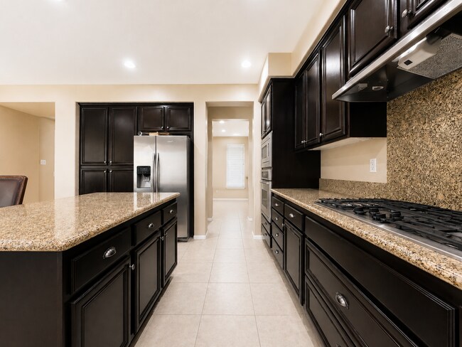 Building Photo - Beautiful Heritage Lake 3 Bedroom+ House for rent