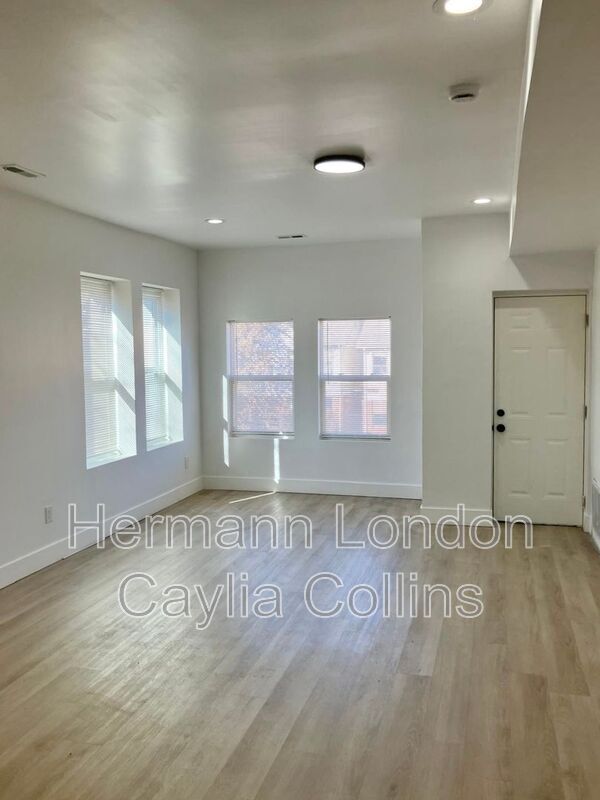 Building Photo - 5832-5834-5834 Etzel Ave