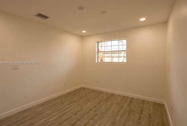 Building Photo - Hope Street, Hollywood, FL 33024 - 4 BR 2 ...