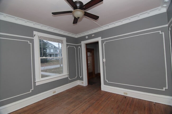 Building Photo - 4 bedroom home in the East Village of Dave...