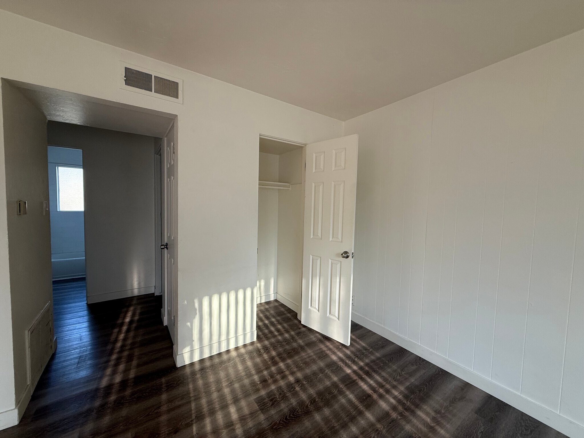 Building Photo - 860 E 500 S