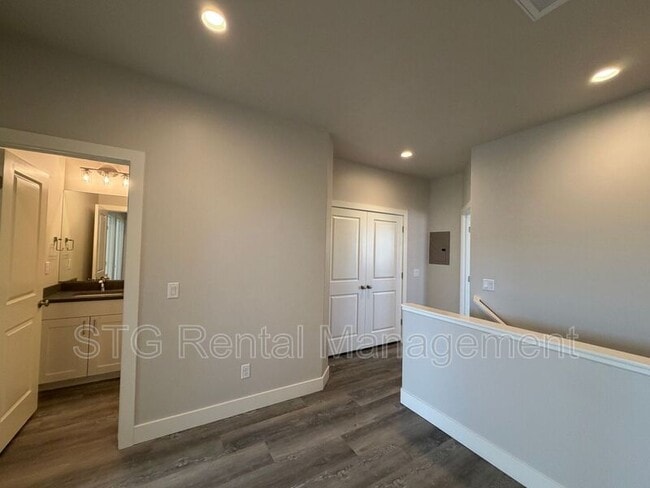 Building Photo - 1010 S 4380 W