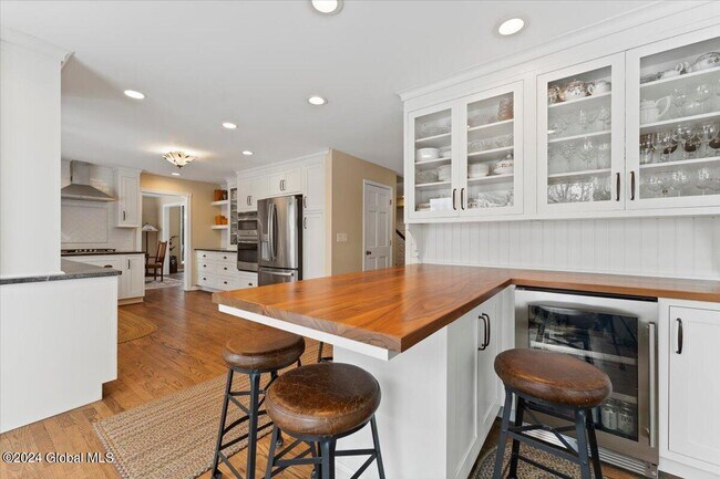 Building Photo - 7 Hill Rd