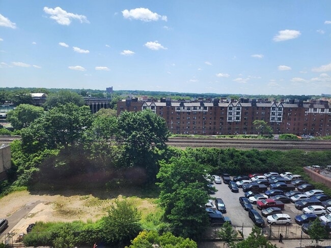 Building Photo - 70-25 Yellowstone Blvd