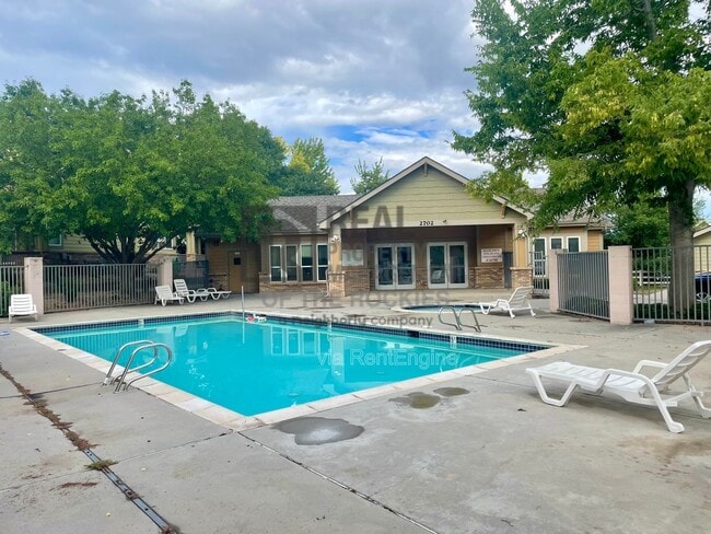 Building Photo - 2702 Rigden Pkwy