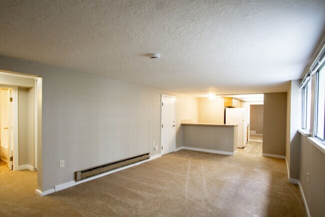 Building Photo - Great NW Location: Spacious 1 Bedroom Ready Now!