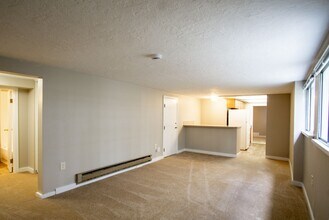 Building Photo - Great NW Location: Spacious 1 Bedroom Ready Now!