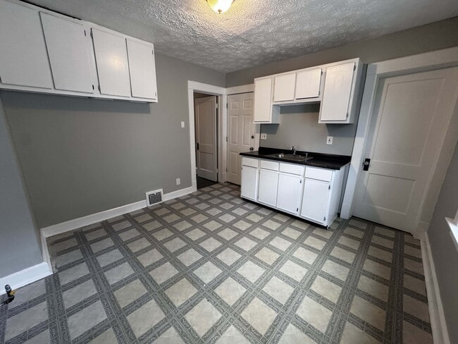 Building Photo - 10008 Mt Auburn Ave