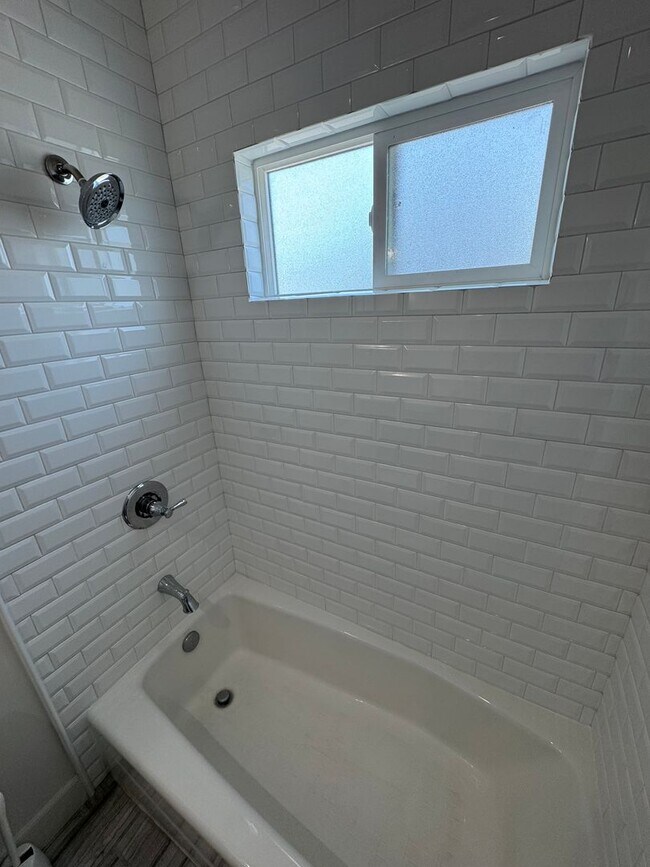 Building Photo - 1143 W 163rd St
