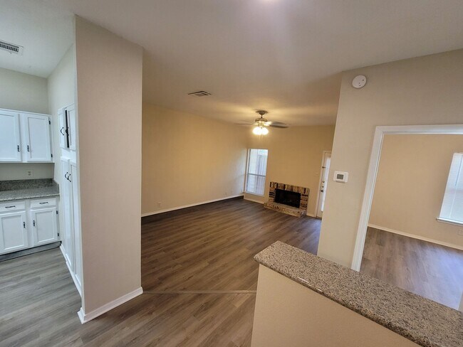 Building Photo - Newly remodeled