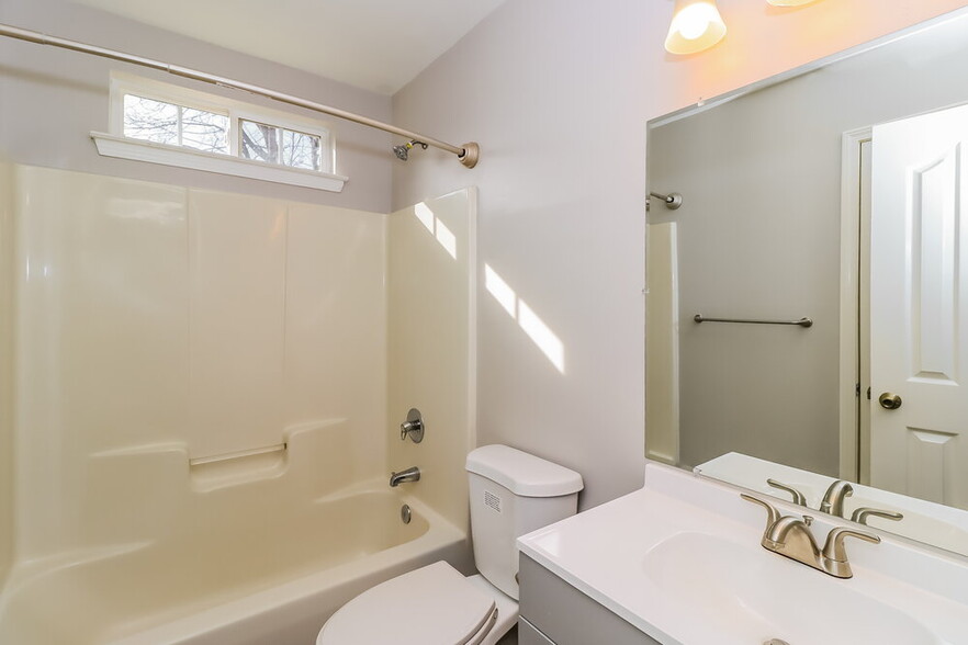 Building Photo - 3002 Salmon River Dr