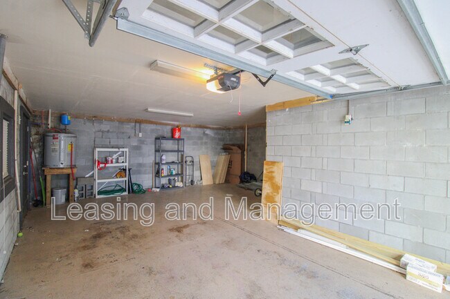 Building Photo - 13 Corinne St