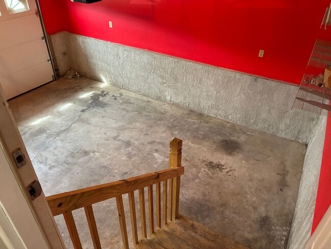 Building Photo - **NEW PRICE**   **New Paint**   **New Carpet**  Ready for YOU!!