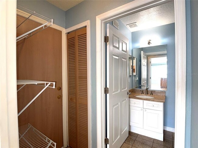 Building Photo - 133 Mango Dr