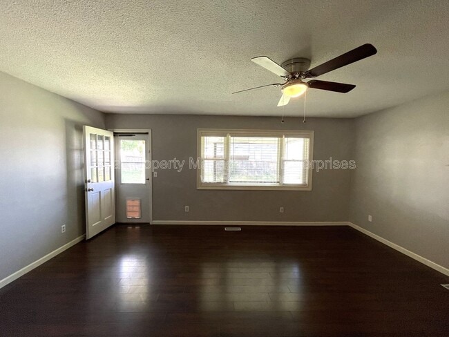 Building Photo - 6317 N Warren Ave