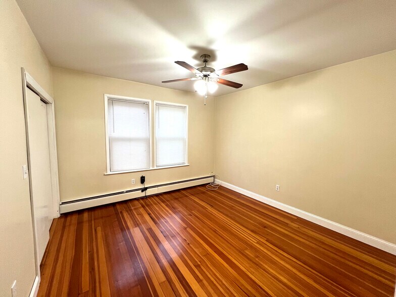 Building Photo - 36 Ferncliff Ave