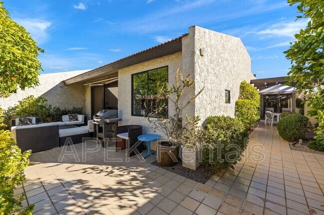 Building Photo - 1317 E Amado Rd