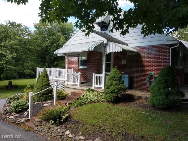 Building Photo - 3 br, 1 bath House - 7 E Miller Rd