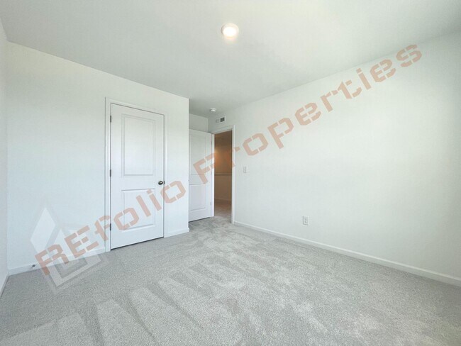 Building Photo - Brand New 3 Story 4 bedroom, 3.5 bathroom ...