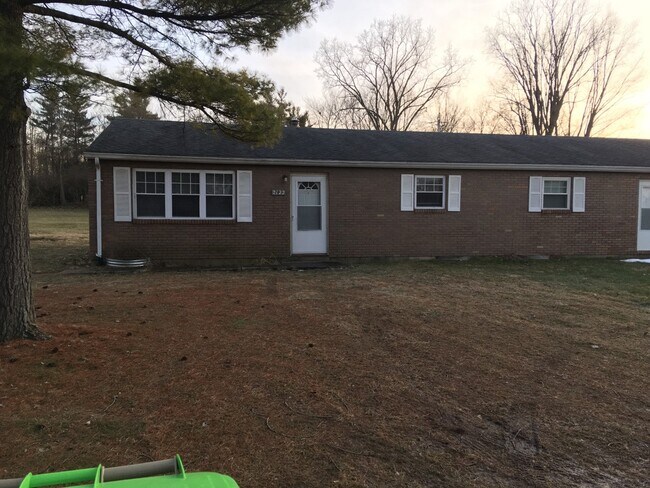 Primary Photo - 2122 W Possum Rd