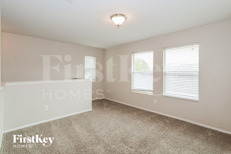 Building Photo - 4545 Waterford Dr