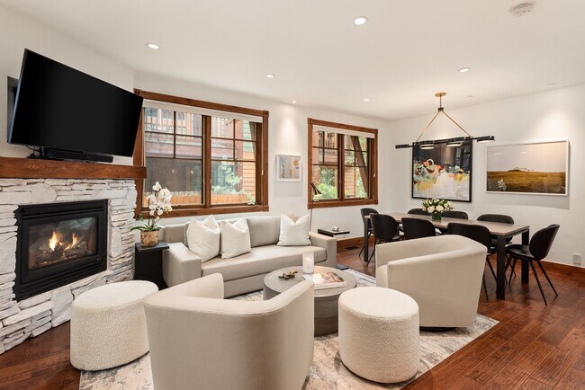 Building Photo - 503 W Main St