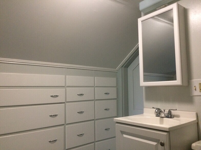 Bathroom & Storage - 28 Newbury St