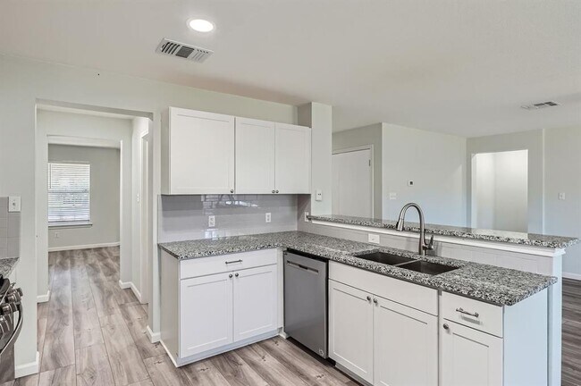 Building Photo - 305 Bird Dog Bend