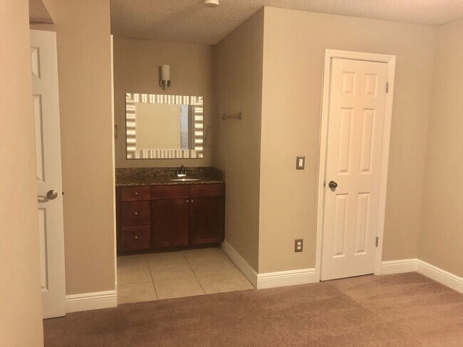 Building Photo - APARTMENT FOR RENT IN THE BEST AREA OF ORLANDO