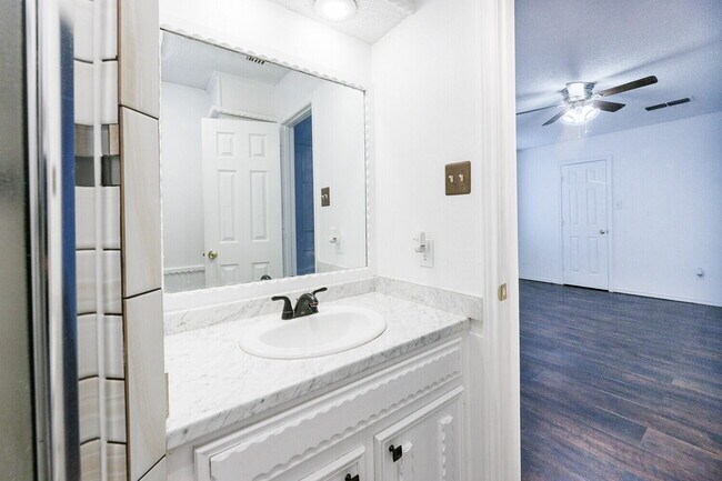 Building Photo - 4813 73rd St