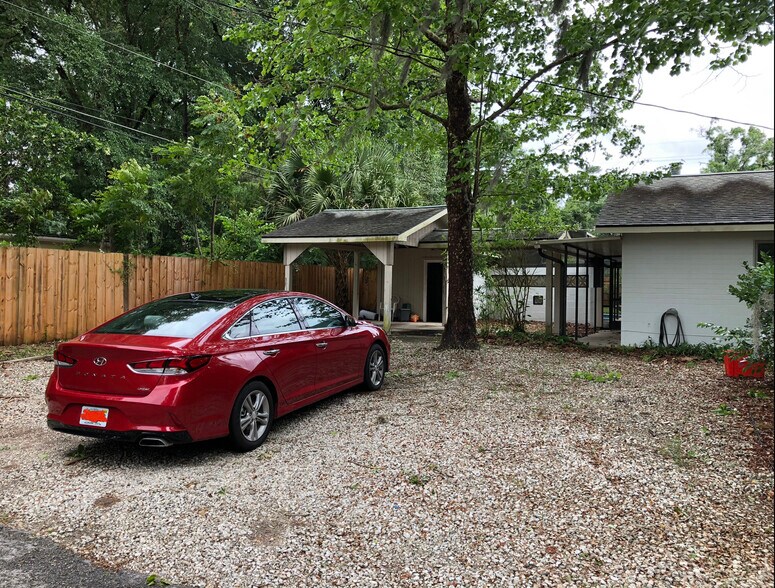 Parking area with covered carport - 2031 NW 8th Pl