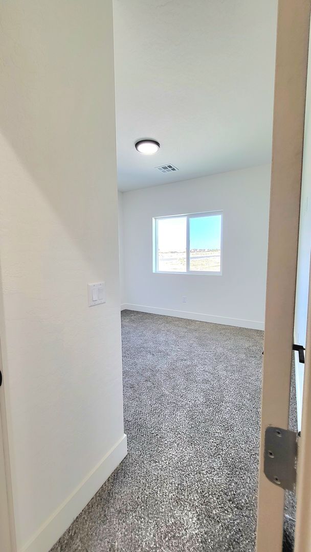 Building Photo - 1271 S Dandelion St