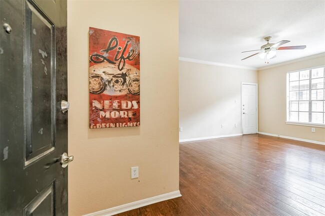 Building Photo - 2255 Braeswood Park Dr