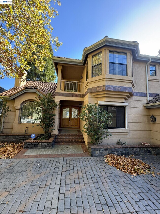 Building Photo - 1295 Whispering Oaks Pl