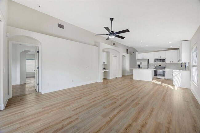 Building Photo - 19026 Fishermans Bend Dr