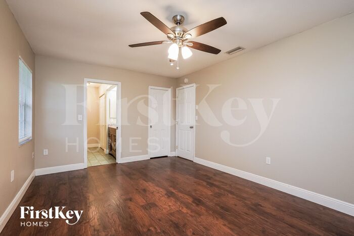 Building Photo - 21515 Beaverton Ave
