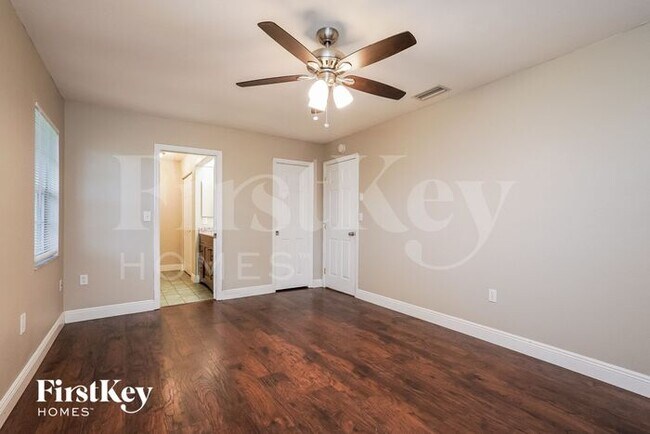 Building Photo - 21515 Beaverton Ave